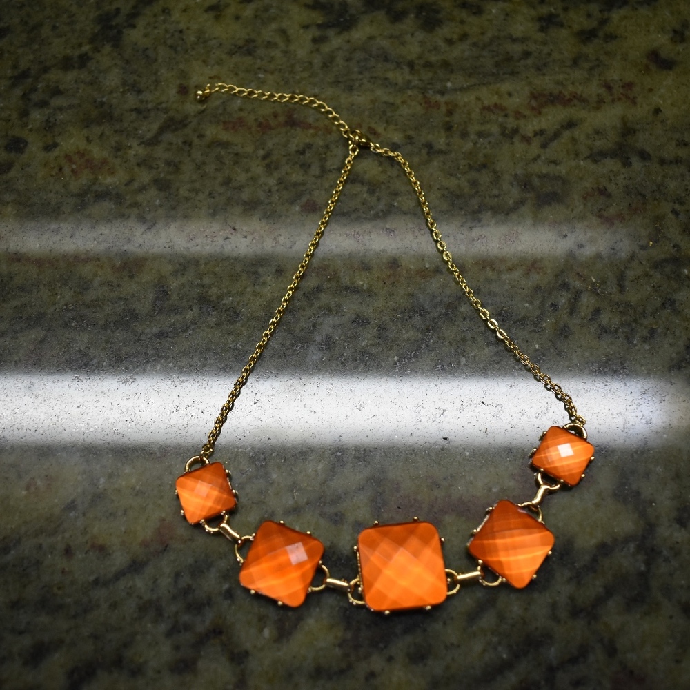 Orange! Unbranded costume necklace - Picture 3 of 7